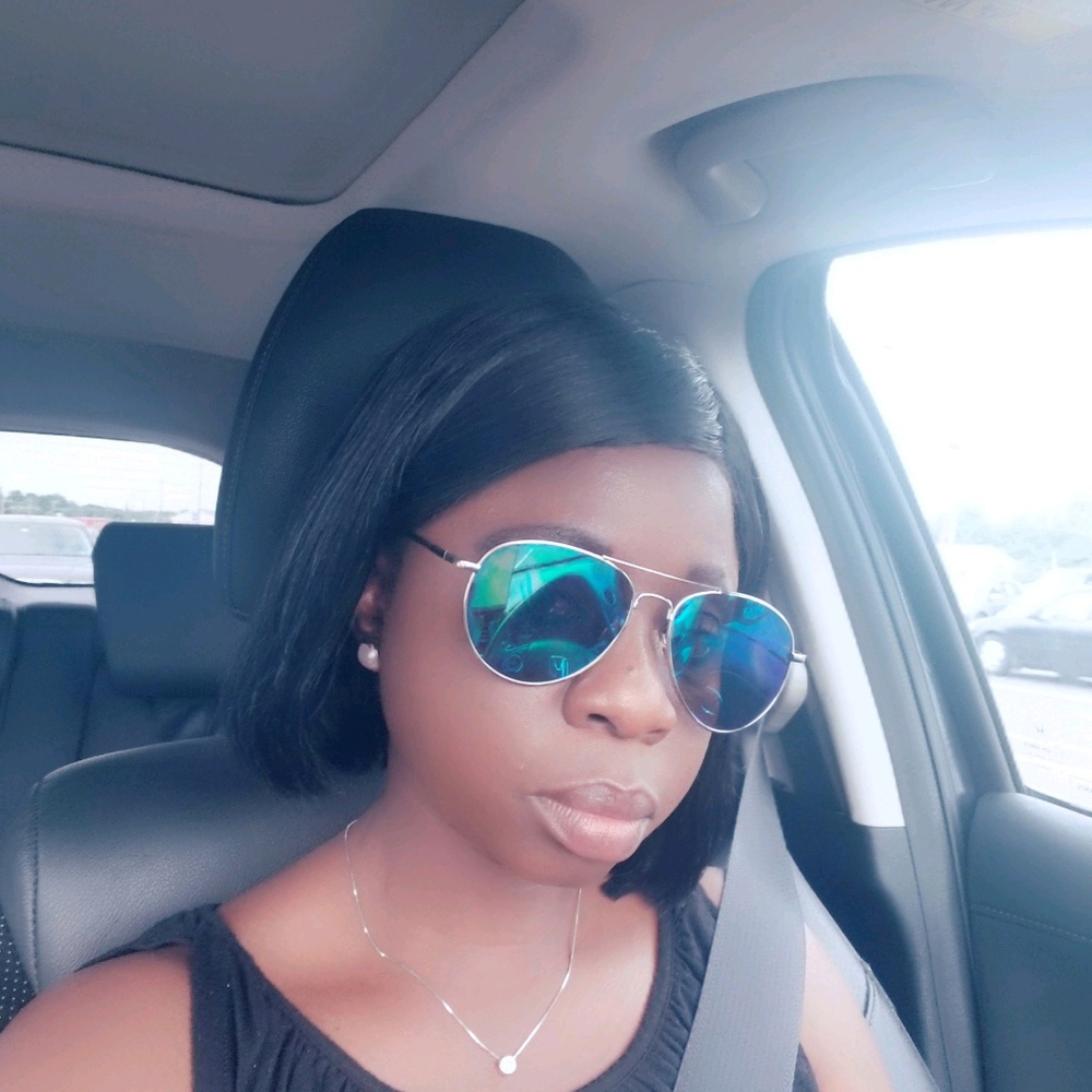 Meet your Posher, Makaley